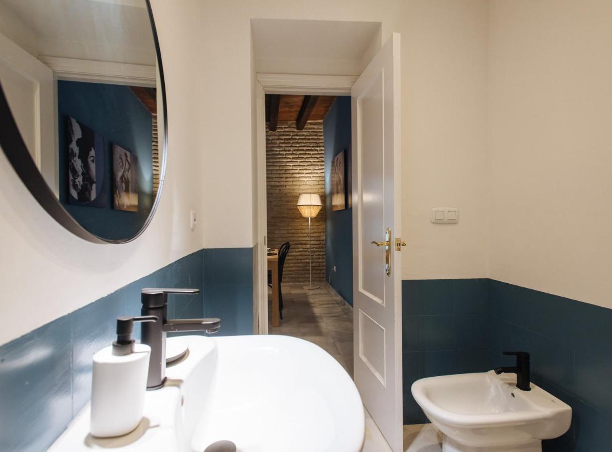 Suites Triana Sevilla Apartments Esterno foto